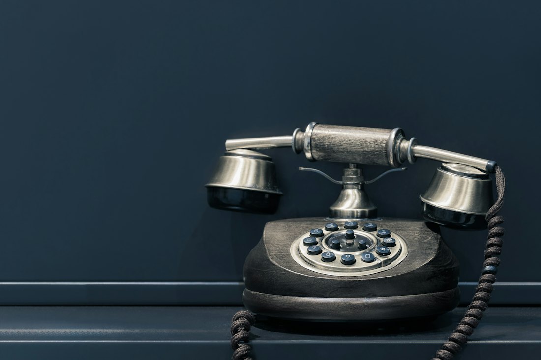 Telefone antigo, símbolo do atendimento lento